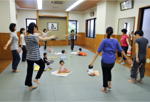 �E�B�Y�}���O���[�v�uWith baby�v